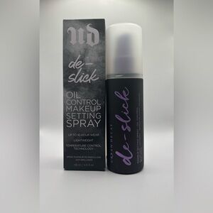 Urban Decay De-Slick Waterproof Makeup Setting Spray